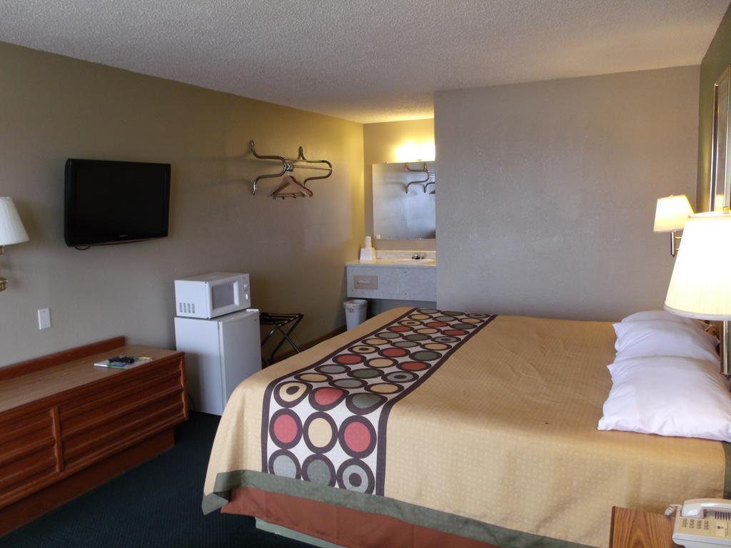 Budgetel Inn & Suites Butler Extérieur photo